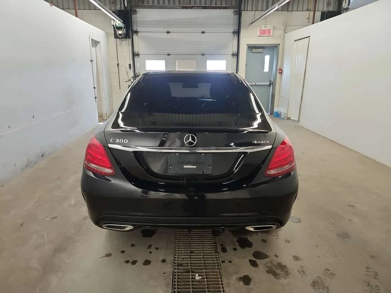 Mercedes-Benz C 300 PANORAMA | АМБИЕНТНО | KEYLESS | ПОДГРЕВИ, снимка 17 - Автомобили и джипове - 53968263