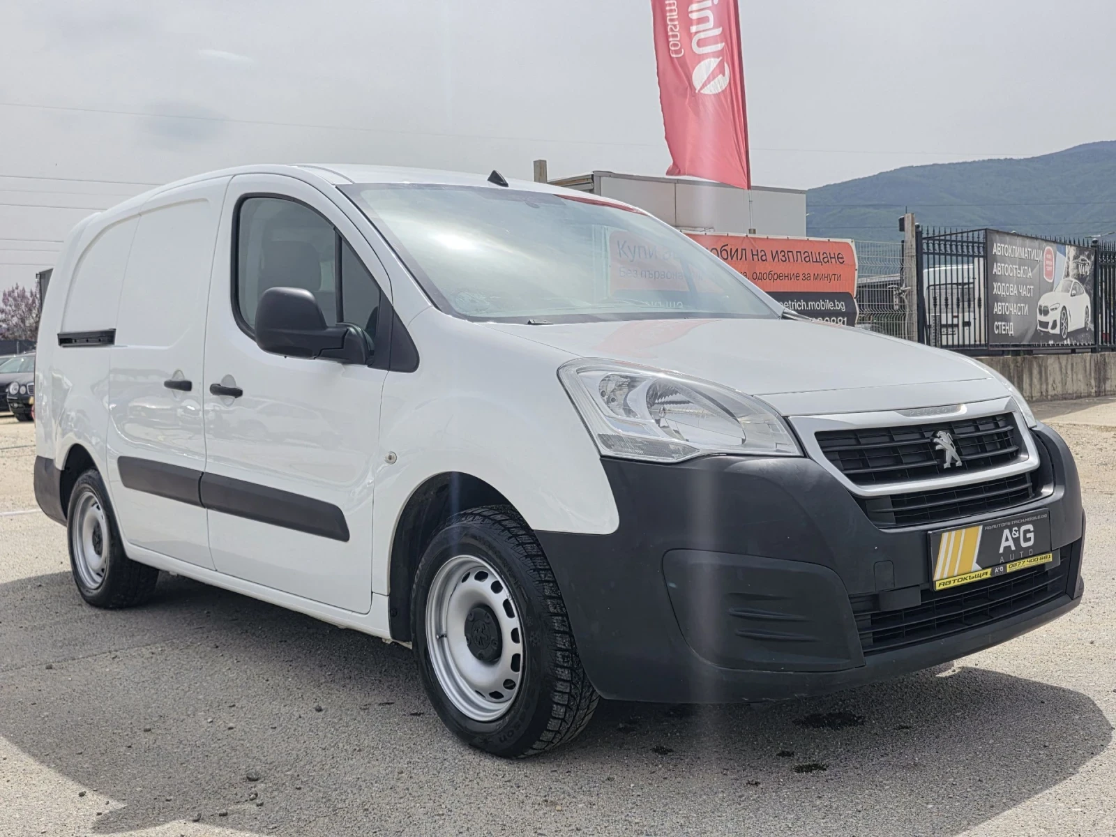 Peugeot Partner Automatic 89000km Service book, снимка 3 - Автомобили и джипове - 54197117