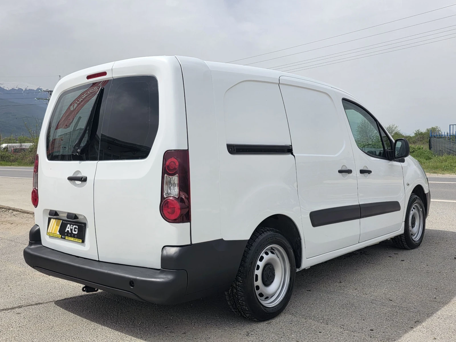 Peugeot Partner Automatic 89000km Service book, снимка 4 - Автомобили и джипове - 54197117