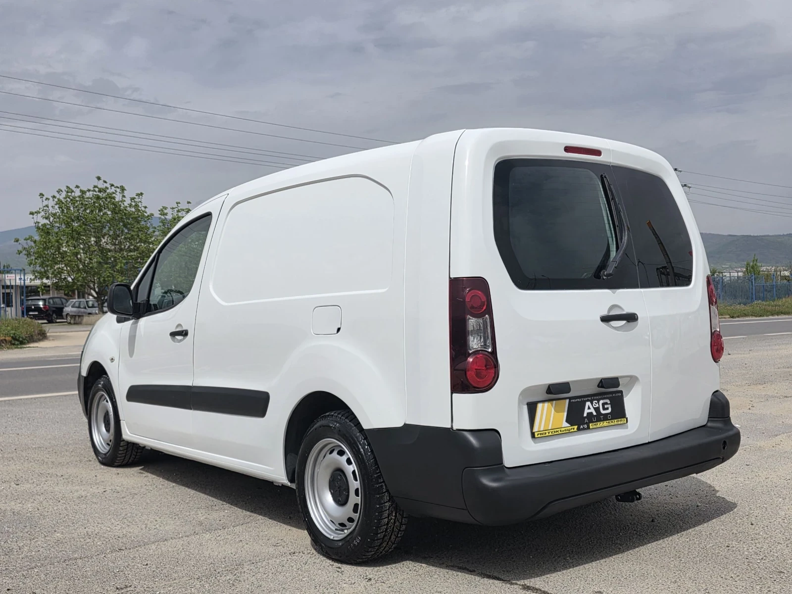 Peugeot Partner Automatic 89000km Service book, снимка 6 - Автомобили и джипове - 54197117