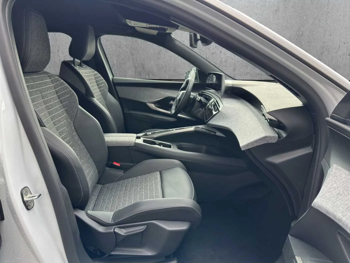 Peugeot 3008 ALLURE/145HP/360/NAVI/KLESS/CARPLAY/343z | Mobile.bg � ����������� 10
