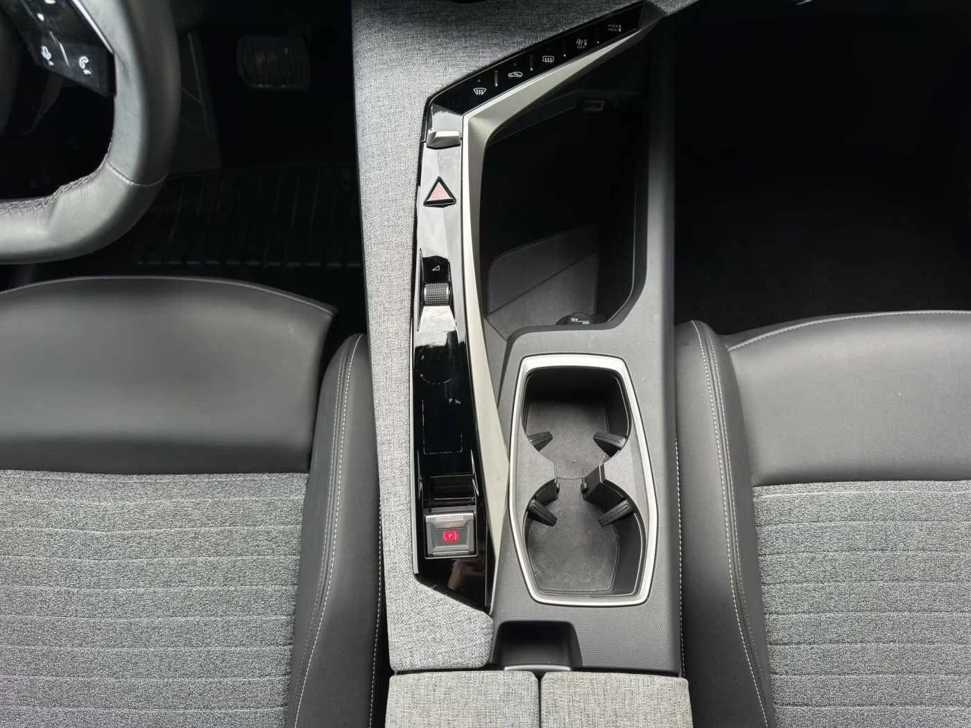 Peugeot 3008 ALLURE/145HP/360/NAVI/KLESS/CARPLAY/343z | Mobile.bg � ����������� 13