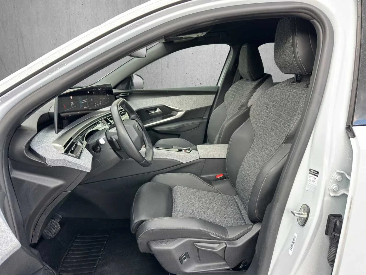 Peugeot 3008 ALLURE/145HP/360/NAVI/KLESS/CARPLAY/343z | Mobile.bg � ����������� 9