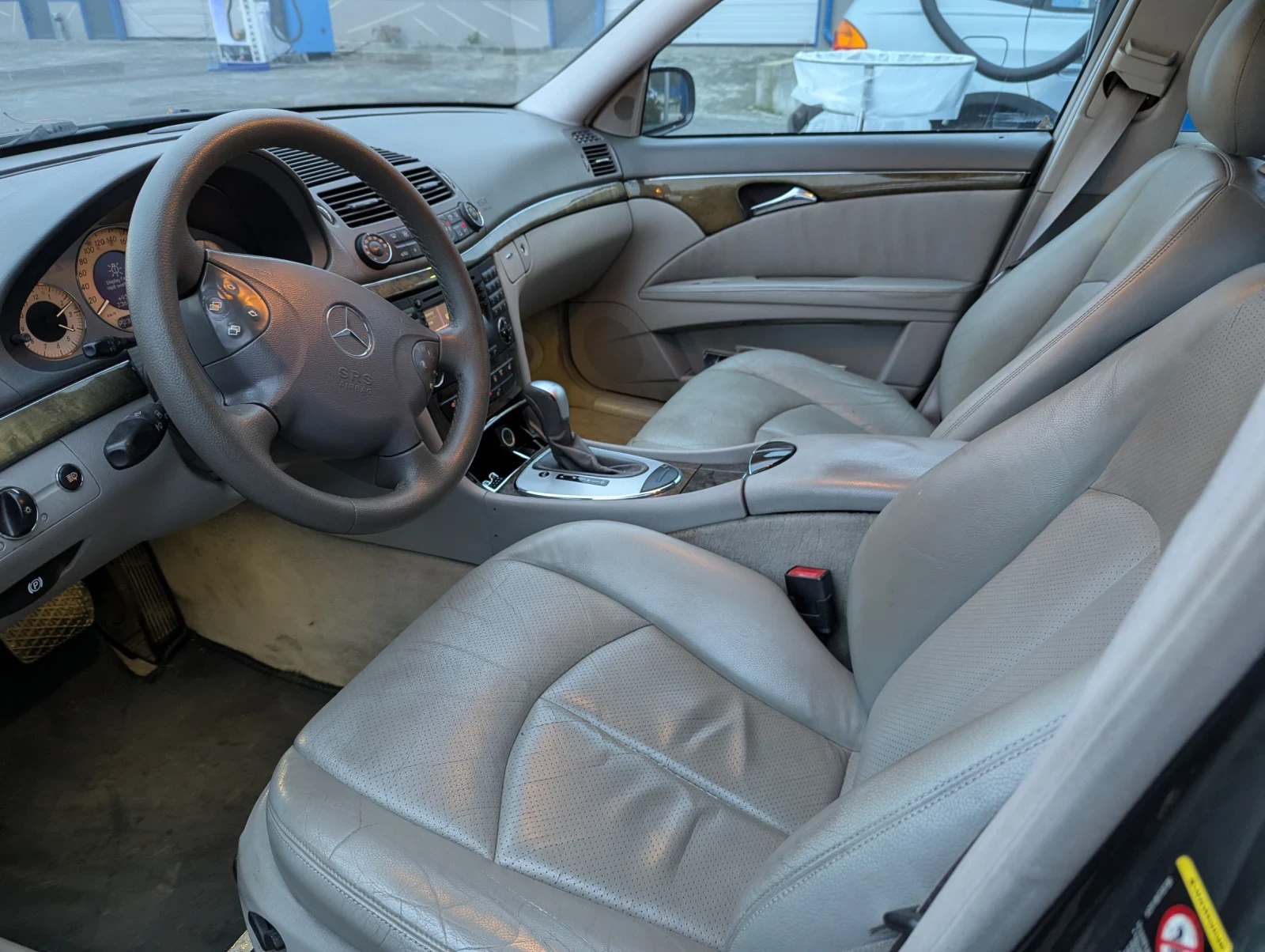 Mercedes-Benz E 220, снимка 8 - Автомобили и джипове - 54880139