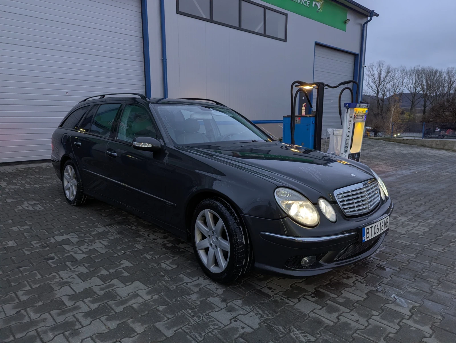 Mercedes-Benz E 220, снимка 6 - Автомобили и джипове - 54880139