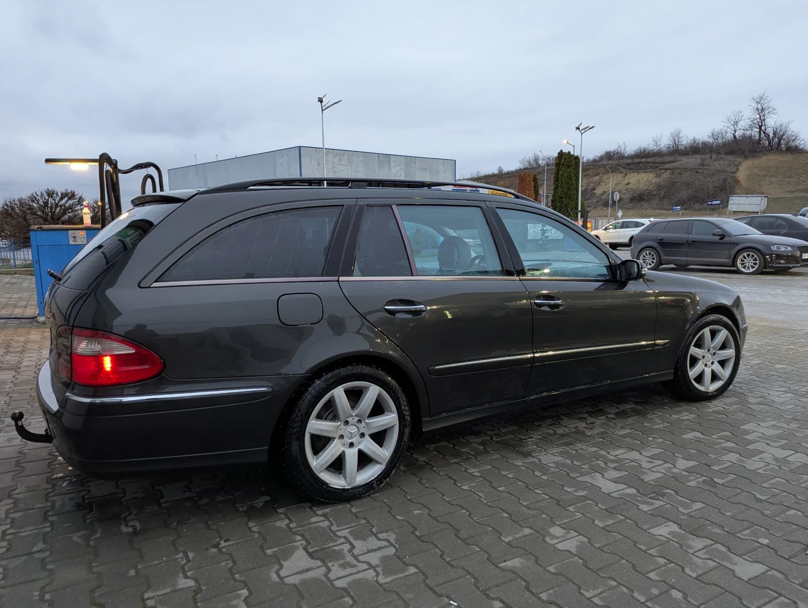 Mercedes-Benz E 220, снимка 5 - Автомобили и джипове - 54880139