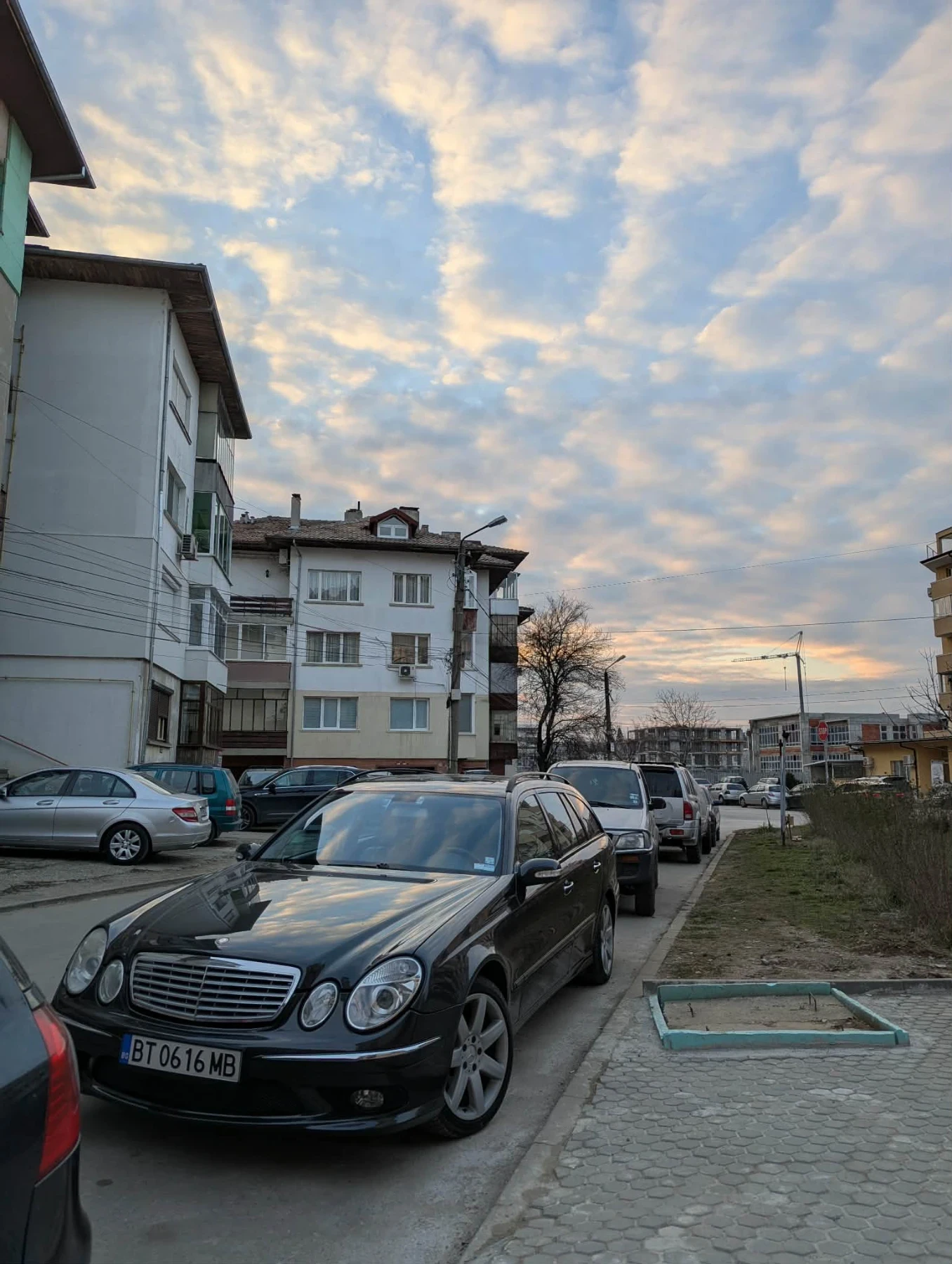 Mercedes-Benz E 220, снимка 2 - Автомобили и джипове - 54880139