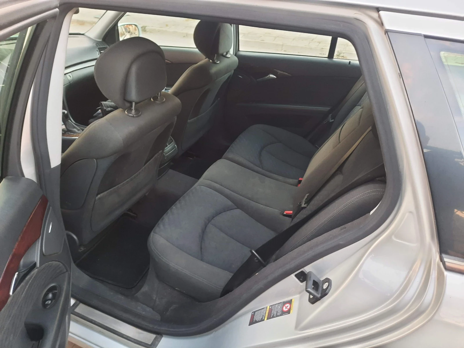 Mercedes-Benz E 220, снимка 5 - Автомобили и джипове - 55129046