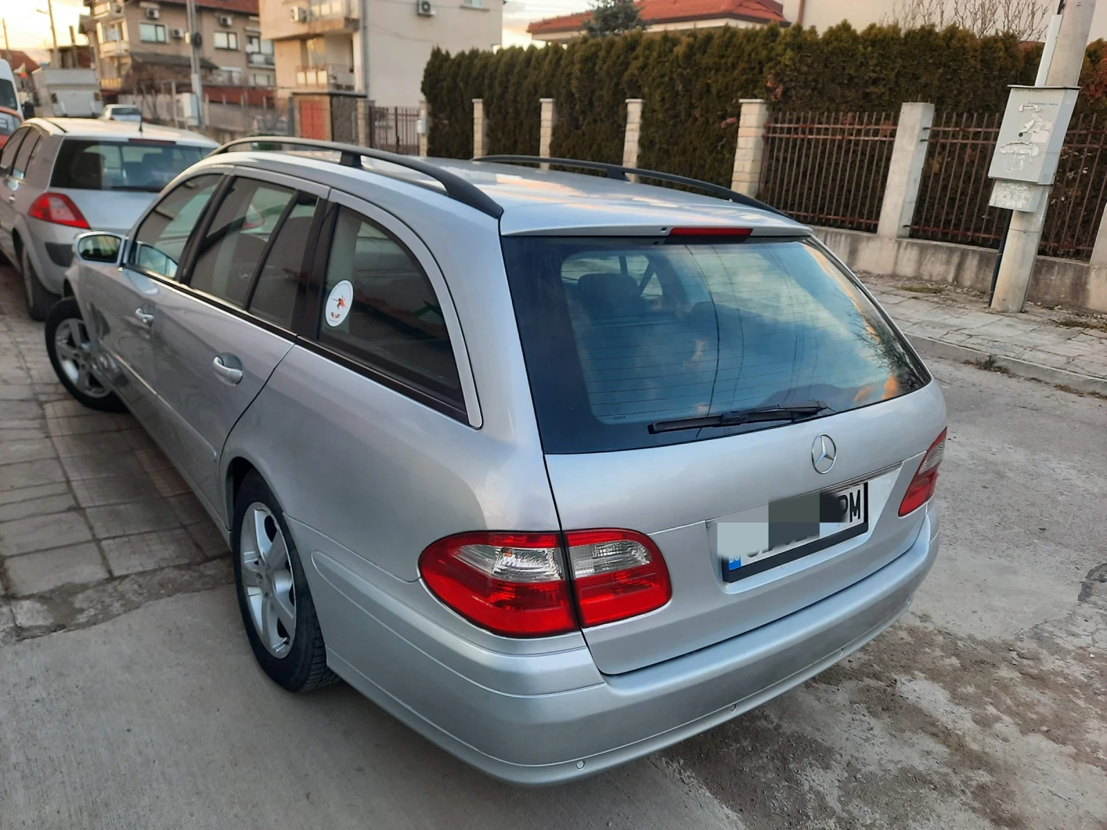Mercedes-Benz E 220, снимка 2 - Автомобили и джипове - 55129046