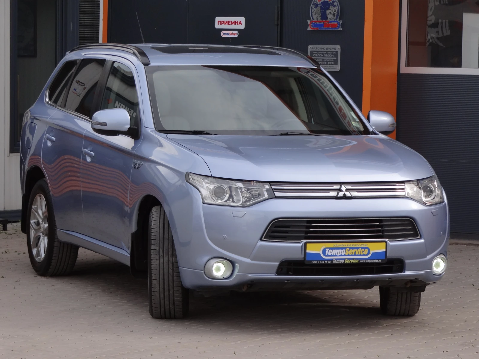 Mitsubishi Outlander 2.0i Phev-4wd /Auto/Navi/Koja/Camera/Xenon/Led/, снимка 7 - Автомобили и джипове - 54863786