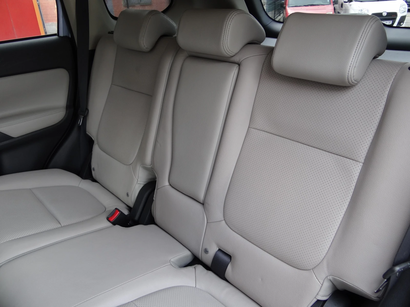 Mitsubishi Outlander 2.0i Phev-4wd /Auto/Navi/Koja/Camera/Xenon/Led/, снимка 14 - Автомобили и джипове - 54863786