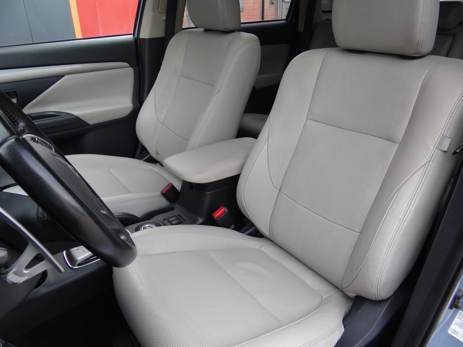 Mitsubishi Outlander 2.0i Phev-4wd /Auto/Navi/Koja/Camera/Xenon/Led/, снимка 12 - Автомобили и джипове - 54863786