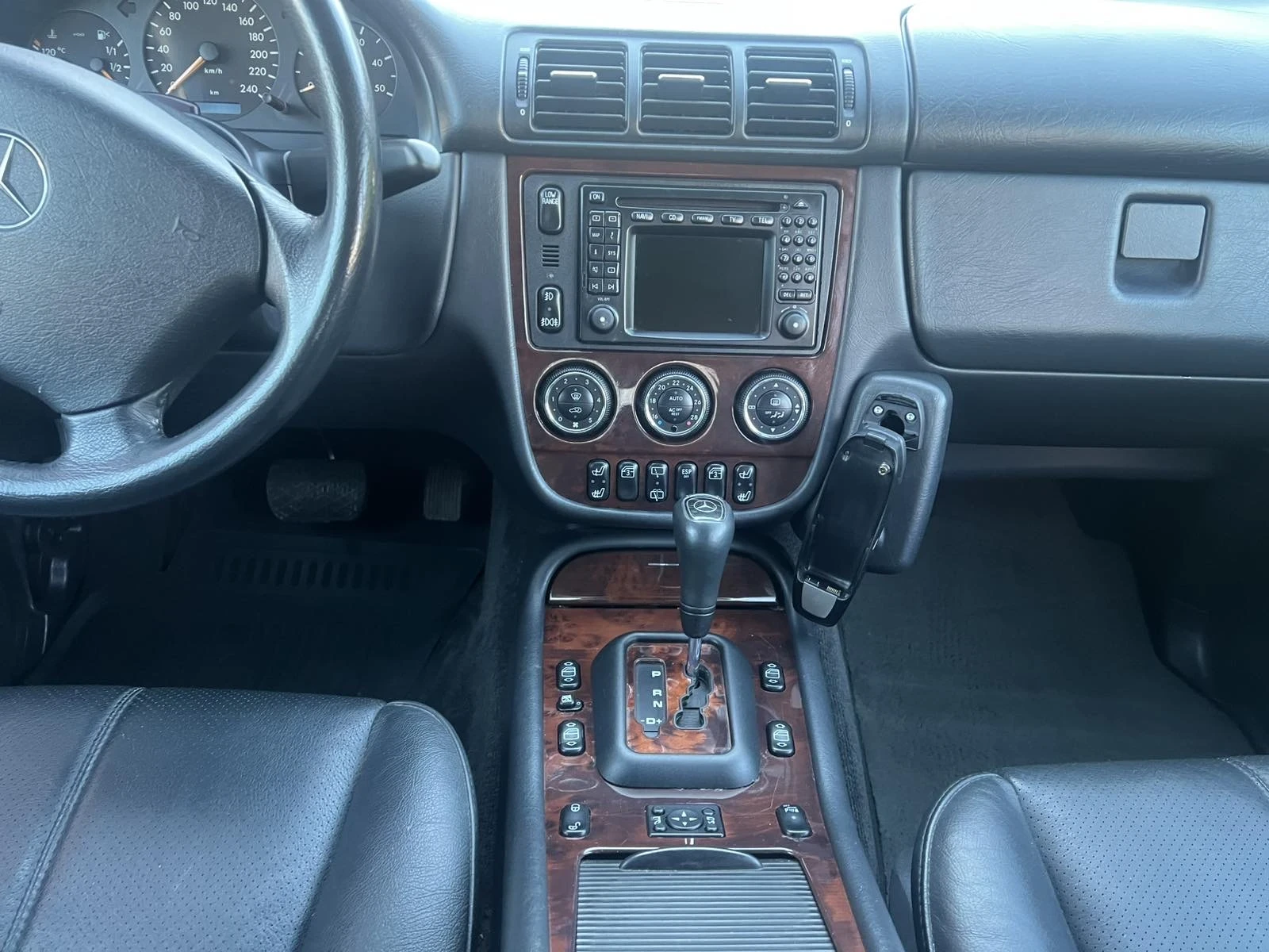 Mercedes-Benz ML 270, снимка 3 - Автомобили и джипове - 54967413