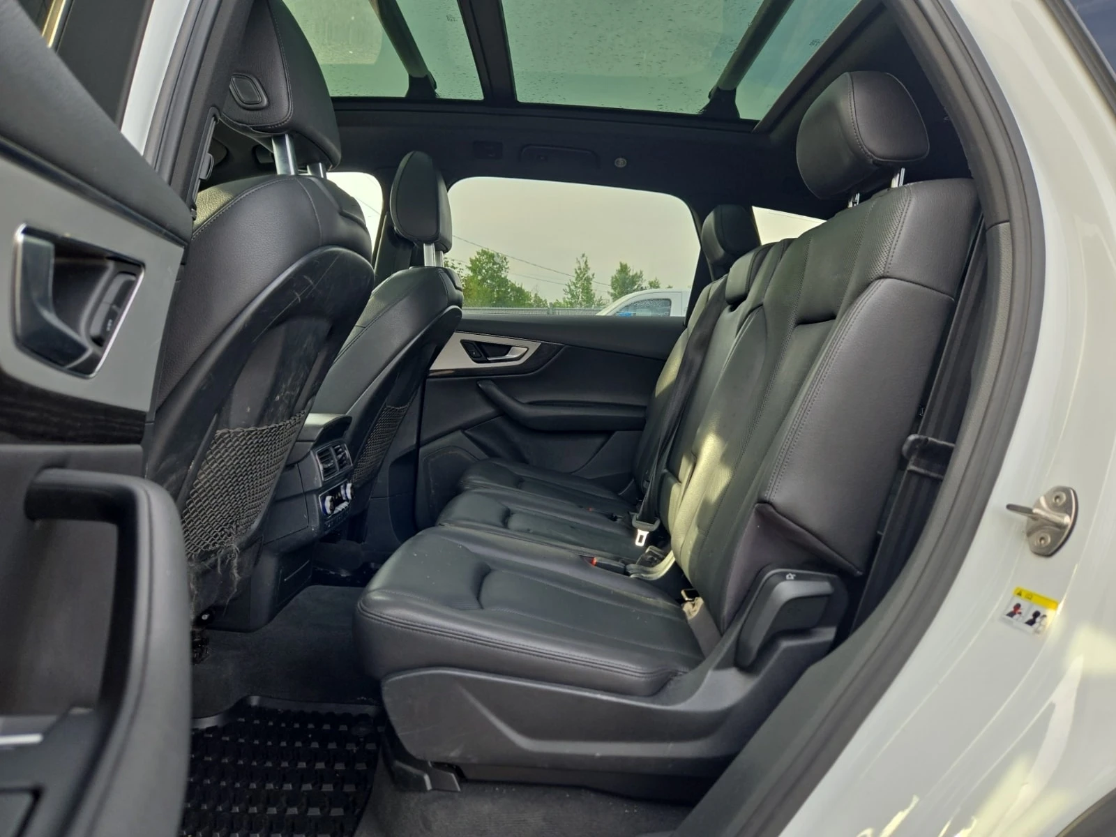Audi Q7 Progressiv/CARFAX/ПОДГРЕВ/ОБДУХ/ПАНОРАМА/7 МЕСТА, снимка 12 - Автомобили и джипове - 55806829