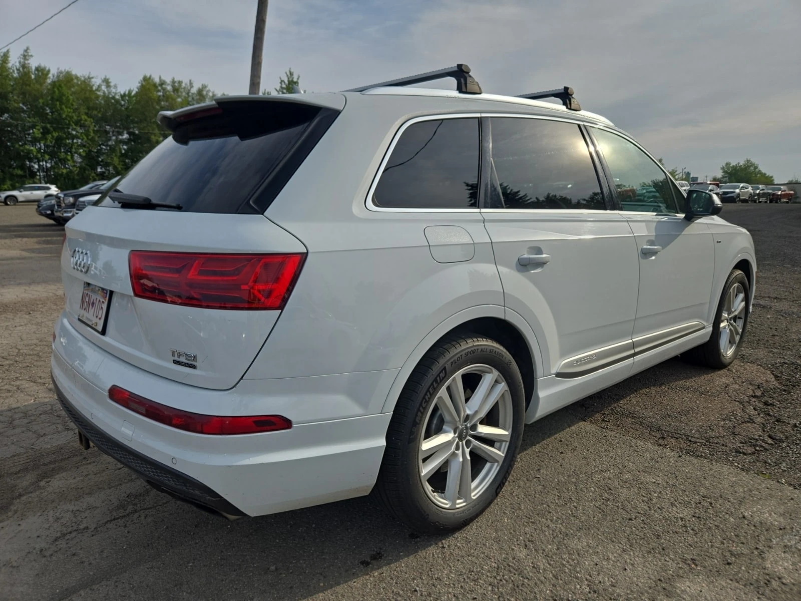 Audi Q7 Progressiv/CARFAX/ПОДГРЕВ/ОБДУХ/ПАНОРАМА/7 МЕСТА, снимка 2 - Автомобили и джипове - 55806829