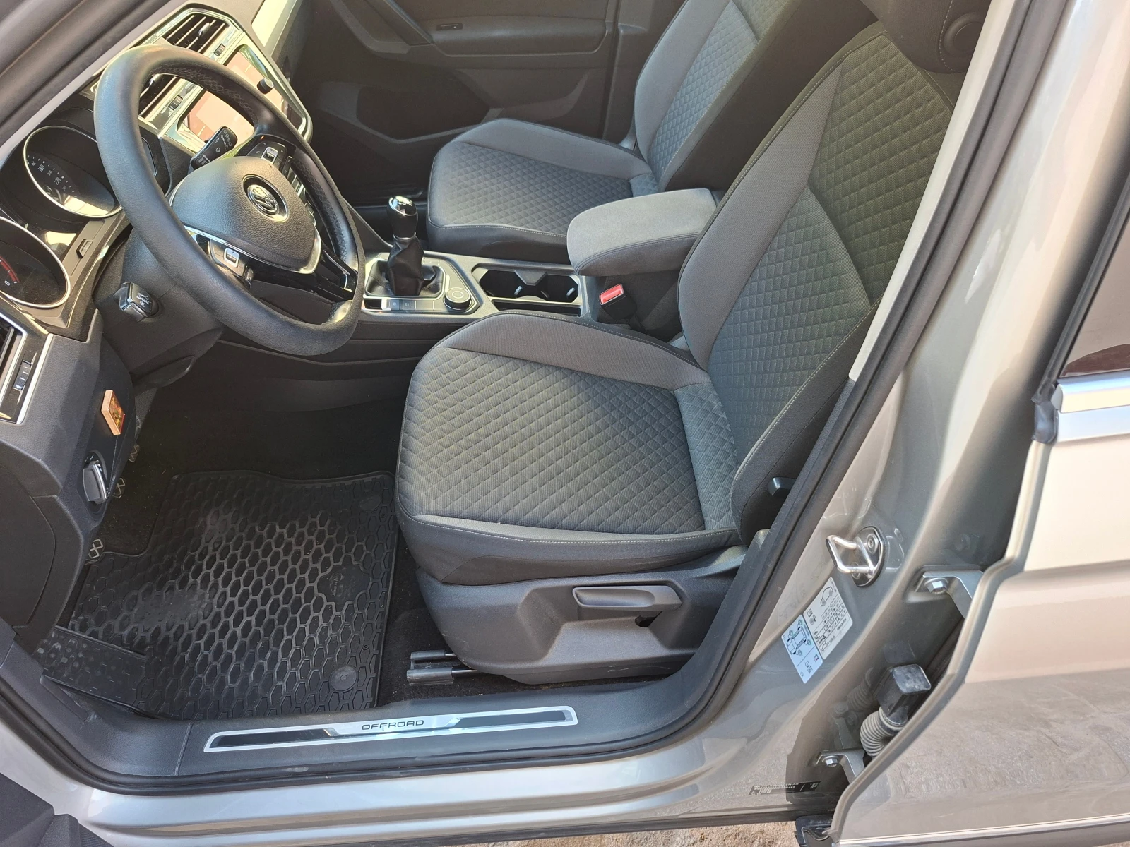 VW Tiguan 1, 4 TSI , снимка 9 - Автомобили и джипове - 56162587