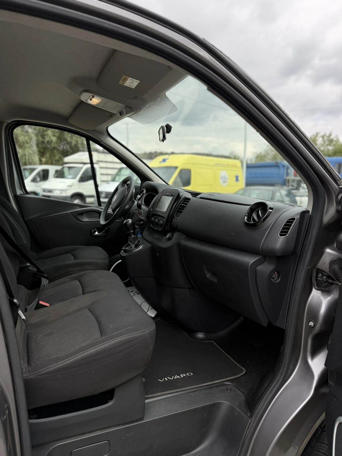 Opel Vivaro Пътнически - изображение 7