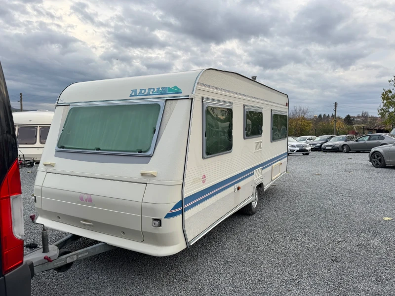 Каравана Adria Чисто нова, снимка 3 - Каравани и кемпери - 52487979