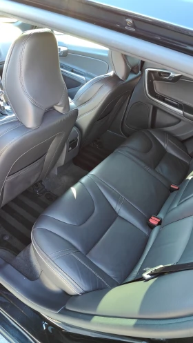 Volvo V60 D6 AWD Plug-in-Hybrid R-Design, снимка 10
