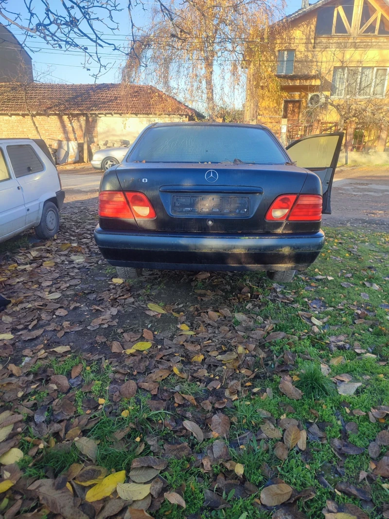 Mercedes-Benz E 230 CLASSIC Цяла или на части, снимка 4 - Автомобили и джипове - 52532388