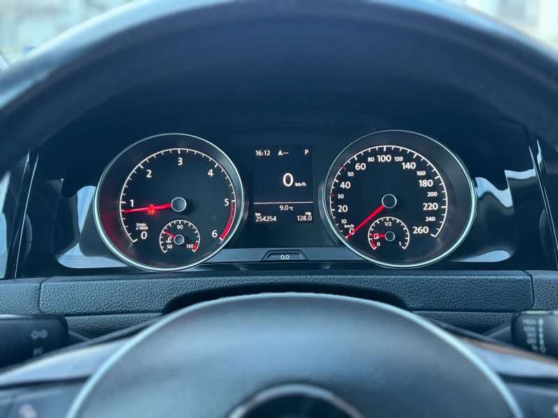 VW Golf 2.0 TDI Пълна сервизна история, снимка 12 - Автомобили и джипове - 52860234