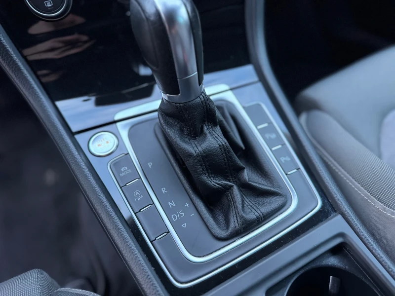 VW Golf 2.0 TDI Пълна сервизна история, снимка 13 - Автомобили и джипове - 52860234