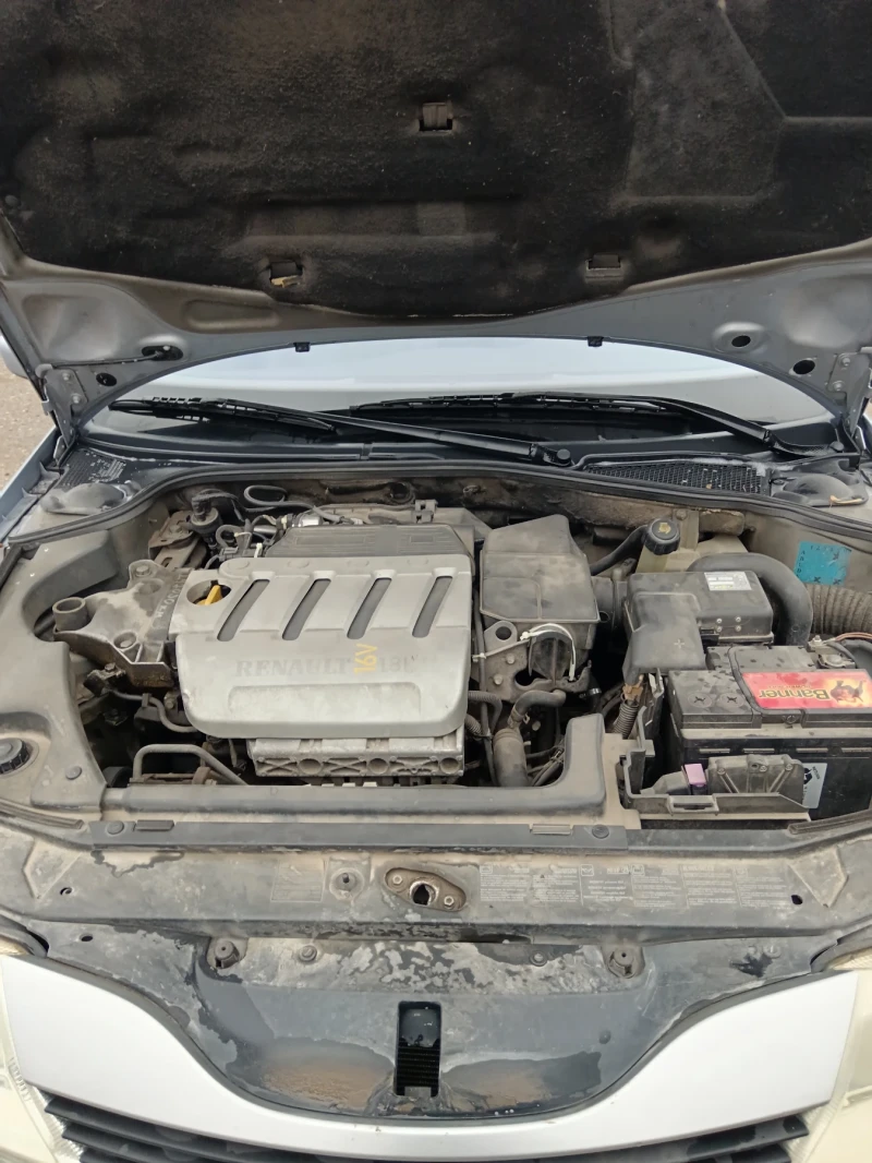 Renault Laguna 1.8i gaz, снимка 15 - Автомобили и джипове - 52891647