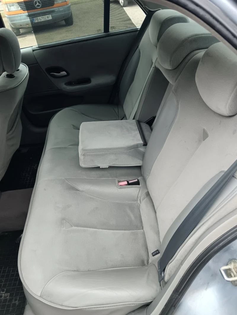 Renault Laguna 1.8i gaz, снимка 11 - Автомобили и джипове - 52891647