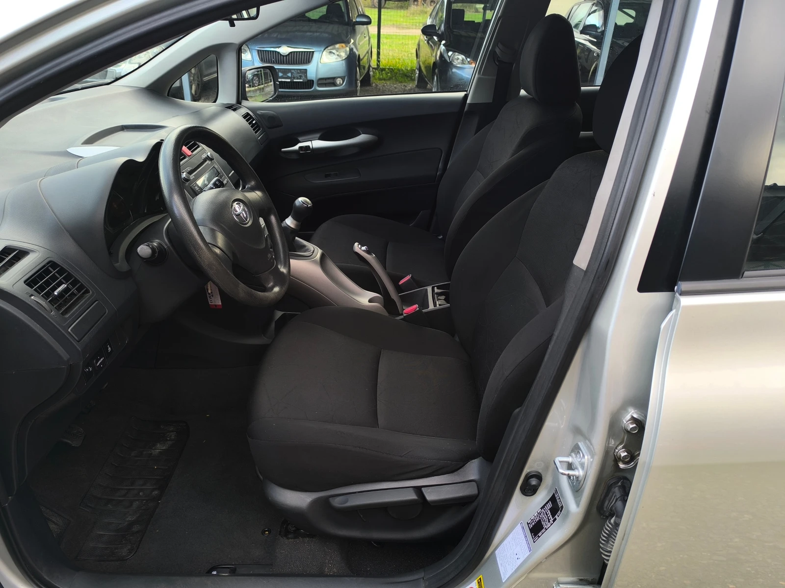 Toyota Auris -1.4D4D-90кс-КЛИМАТИК- - изображение 9