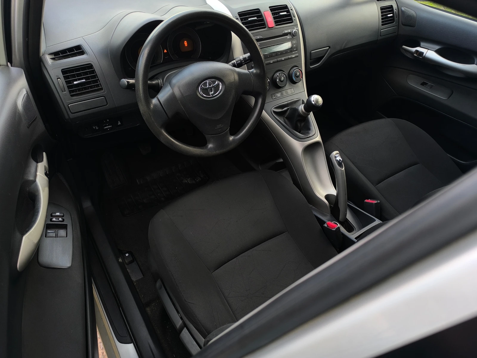 Toyota Auris -1.4D4D-90кс-КЛИМАТИК- - изображение 10