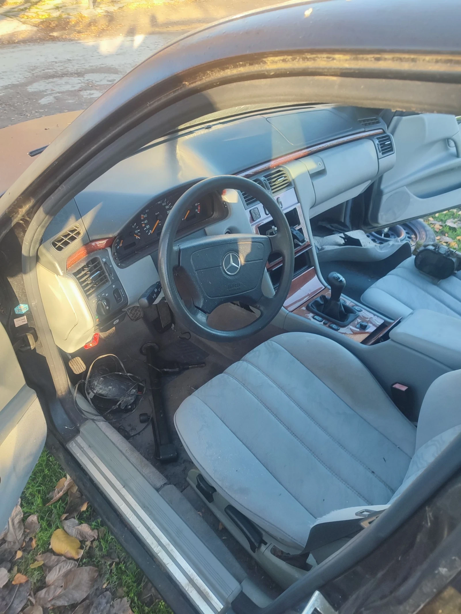 Mercedes-Benz E 230 CLASSIC Цяла или на части - изображение 7