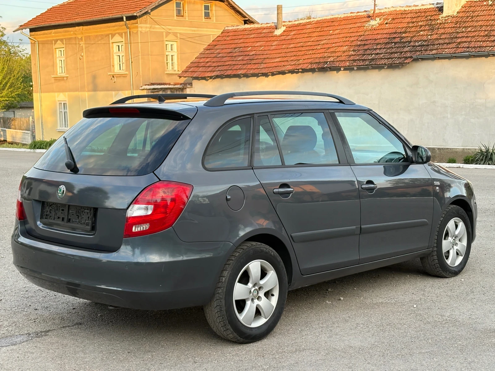 Skoda Fabia 1.2 i FACELIFT , снимка 5 - Автомобили и джипове - 54384043