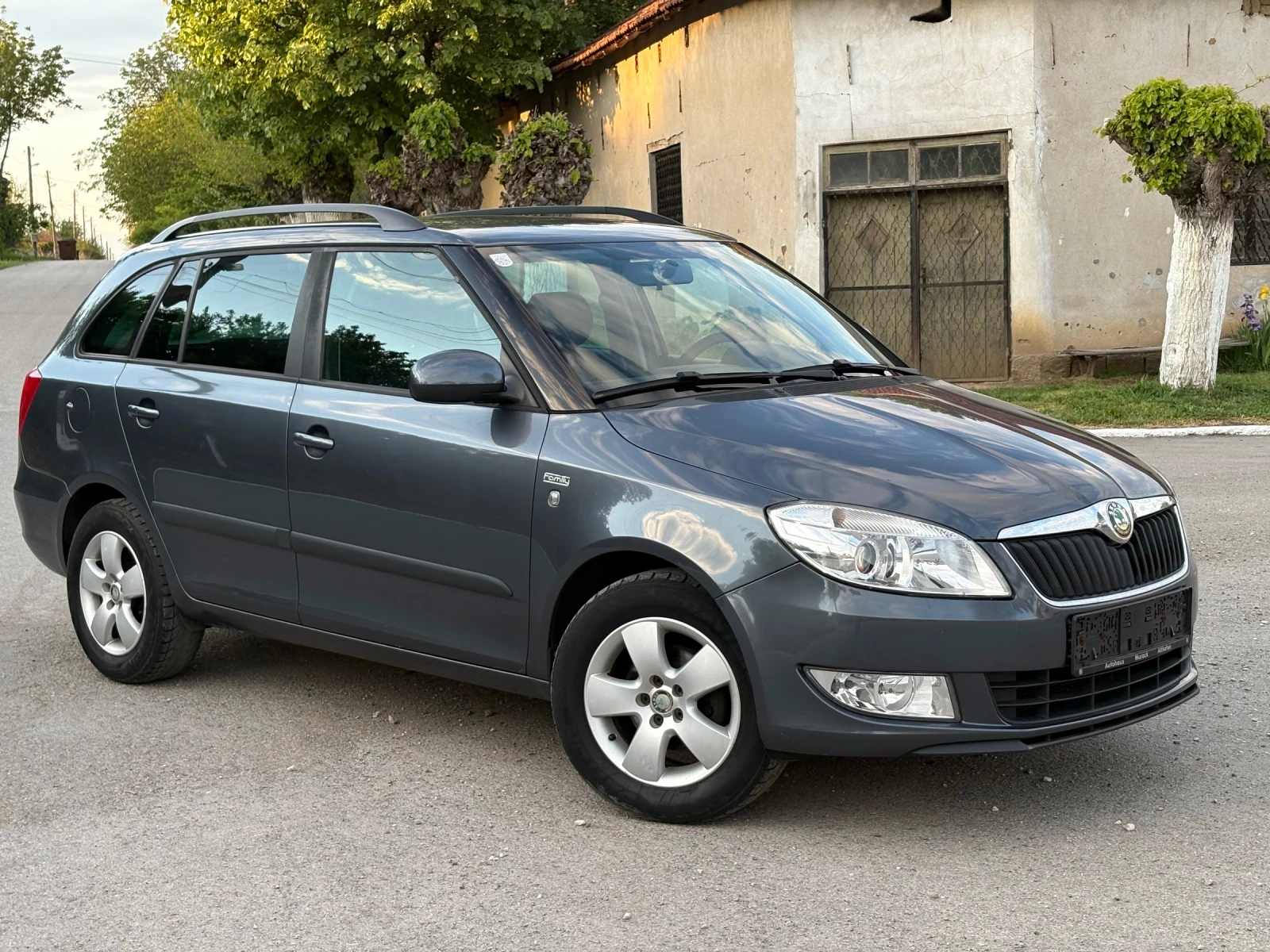 Skoda Fabia 1.2 i FACELIFT , снимка 3 - Автомобили и джипове - 54384043