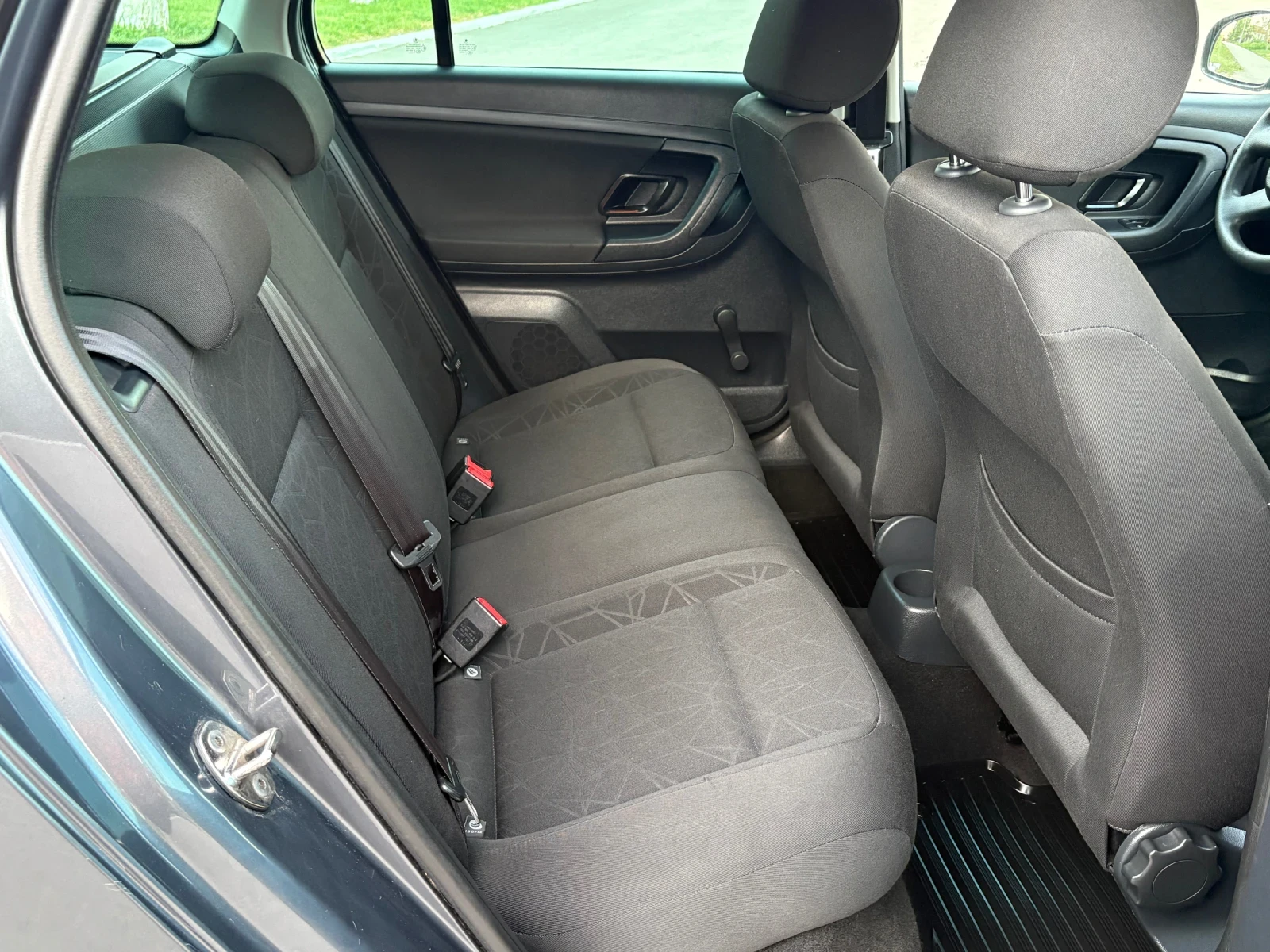 Skoda Fabia 1.2 i FACELIFT , снимка 12 - Автомобили и джипове - 54384043
