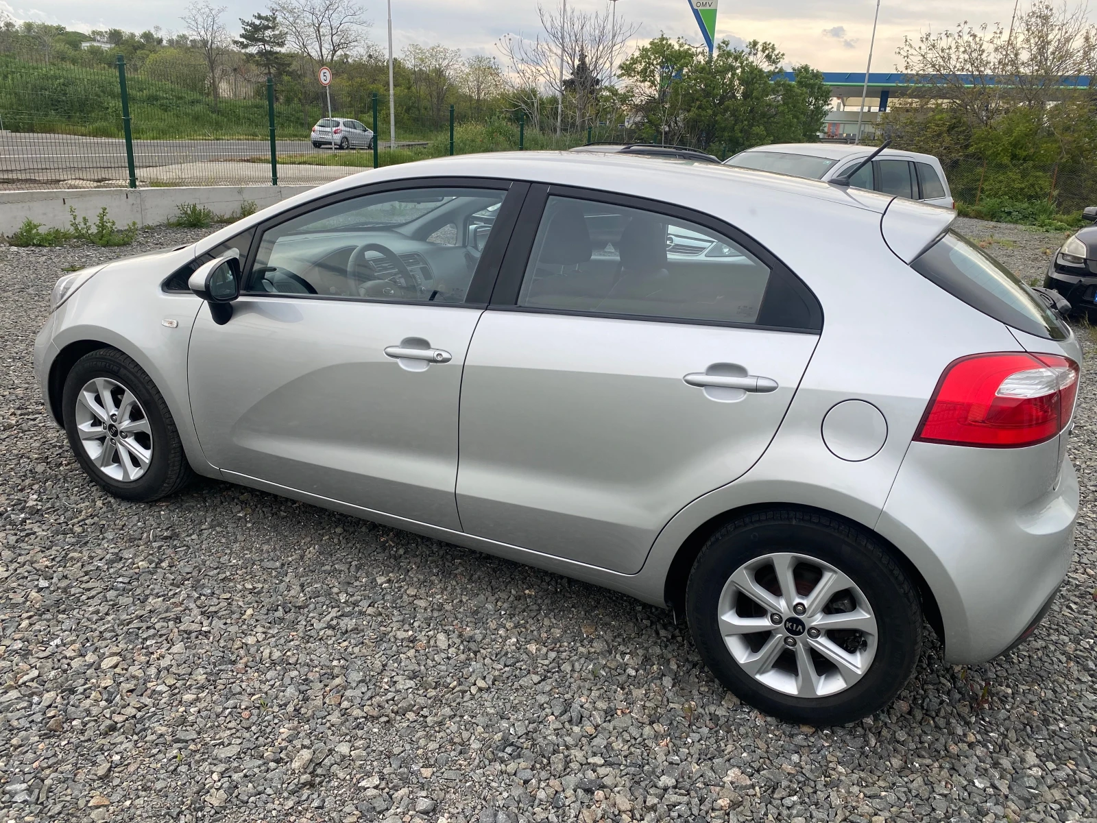 Kia Rio 1.1 ТОП, снимка 6 - Автомобили и джипове - 54417151