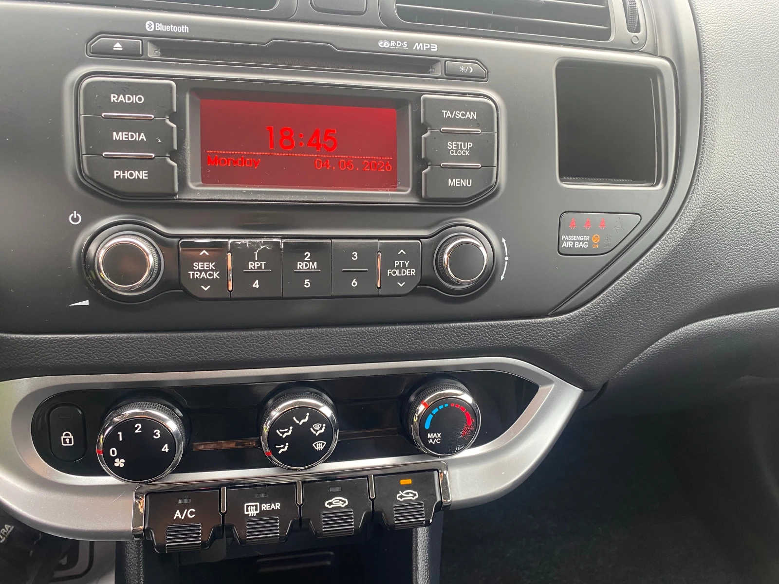 Kia Rio 1.1 ТОП, снимка 9 - Автомобили и джипове - 54417151