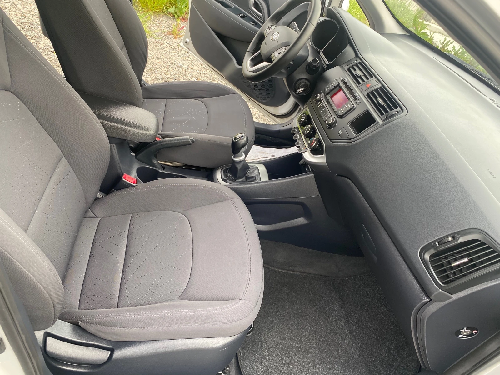 Kia Rio 1.1 ТОП, снимка 14 - Автомобили и джипове - 54417151