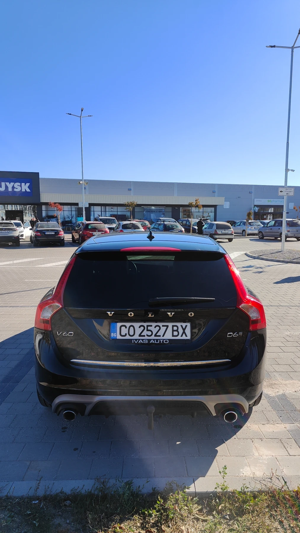 Volvo V60 D6 AWD Plug-in-Hybrid R-Design, снимка 4 - Автомобили и джипове - 55876215