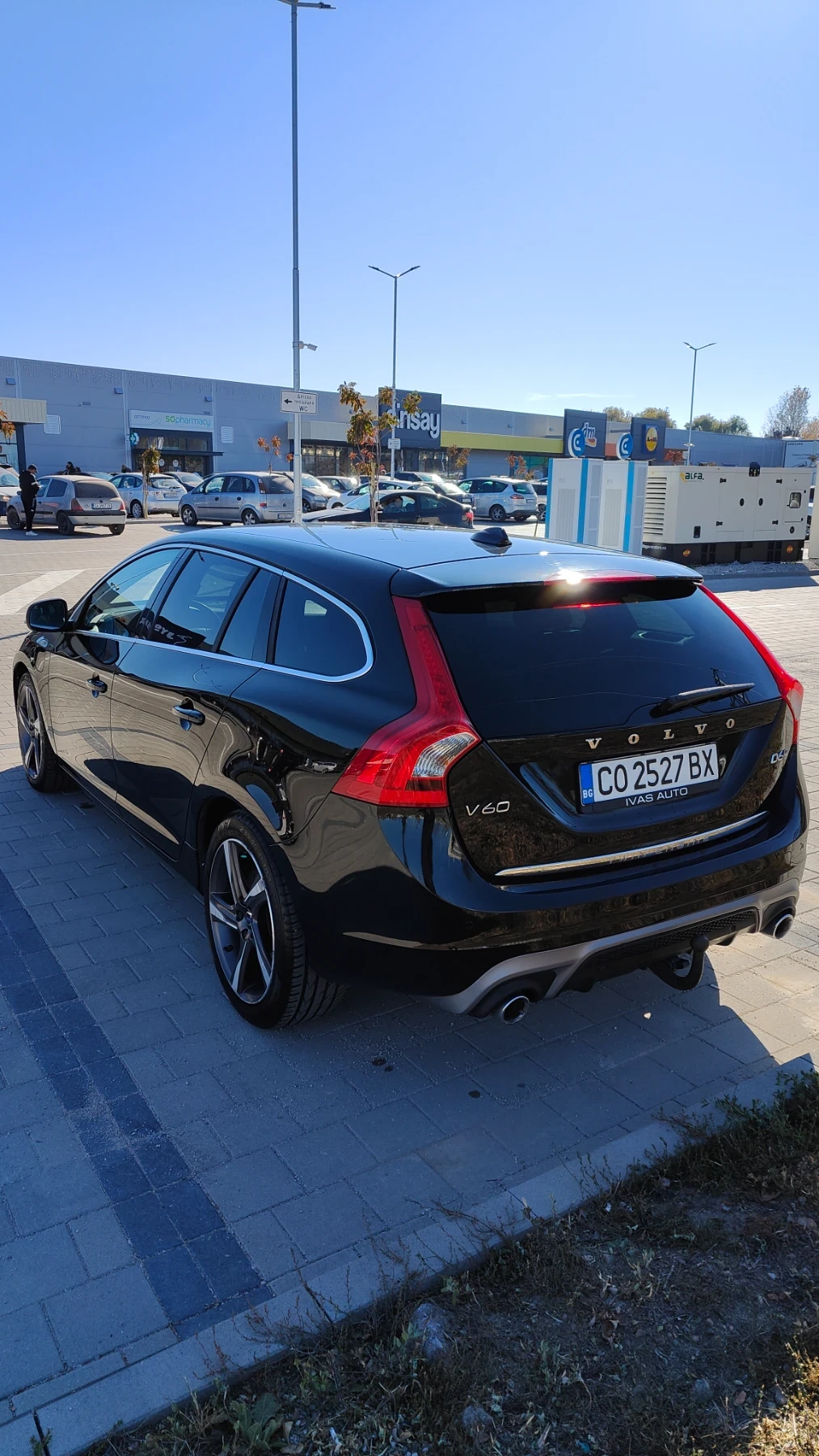 Volvo V60 D6 AWD Plug-in-Hybrid R-Design, снимка 3 - Автомобили и джипове - 55876215