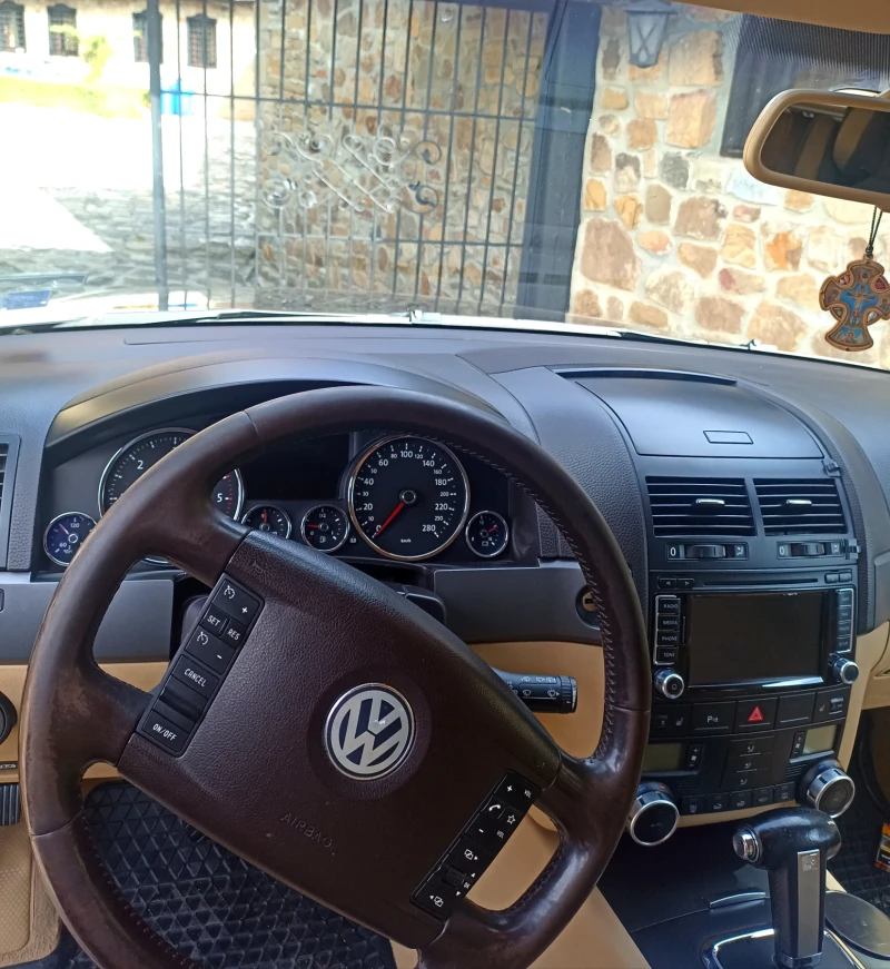 VW Touareg, снимка 6 - Автомобили и джипове - 47458140