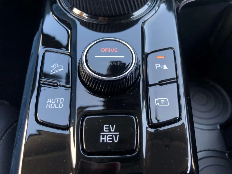 Kia Sportage SPIRIT/265HP/CAM/NAVI/LED/DIGI/KLESS/CPLAY/229g, снимка 13 - Автомобили и джипове - 51524854