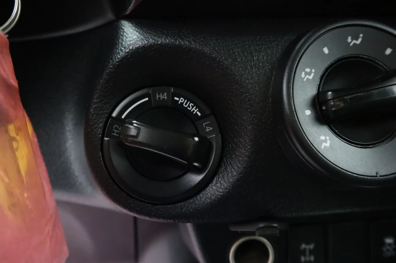 Toyota Hilux Extra Cab 2.4D, снимка 14 - Автомобили и джипове - 52143949