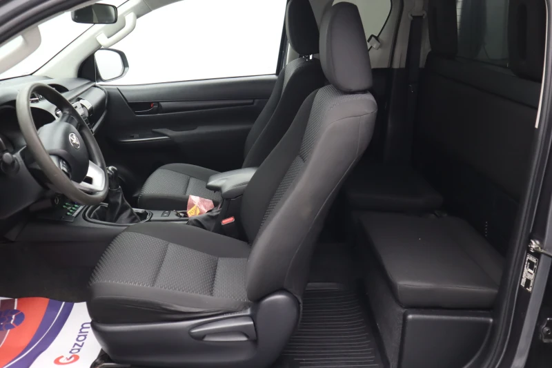 Toyota Hilux Extra Cab 2.4D, снимка 9 - Автомобили и джипове - 52143949