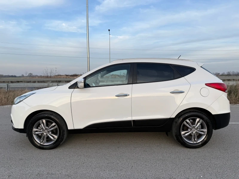 Hyundai IX35 1.7 CRDi / NAVI / CAMERA / KOJA / PODGREV / XENON, снимка 4 - Автомобили и джипове - 52840870