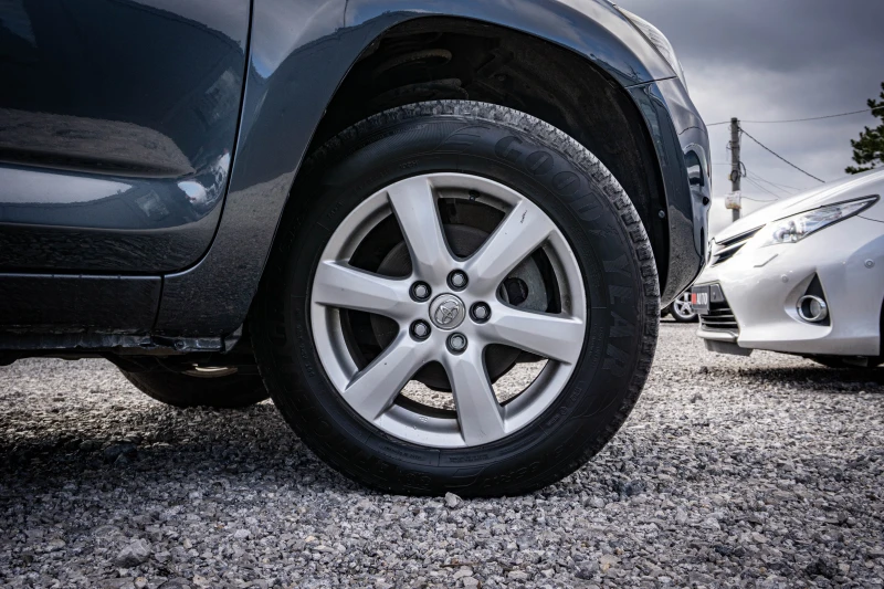 Toyota Rav4 2.2 D-4D 4x4 МНОГО ЗАПАЗЕНА! Безпл. обслужване, снимка 7 - Автомобили и джипове - 53523720