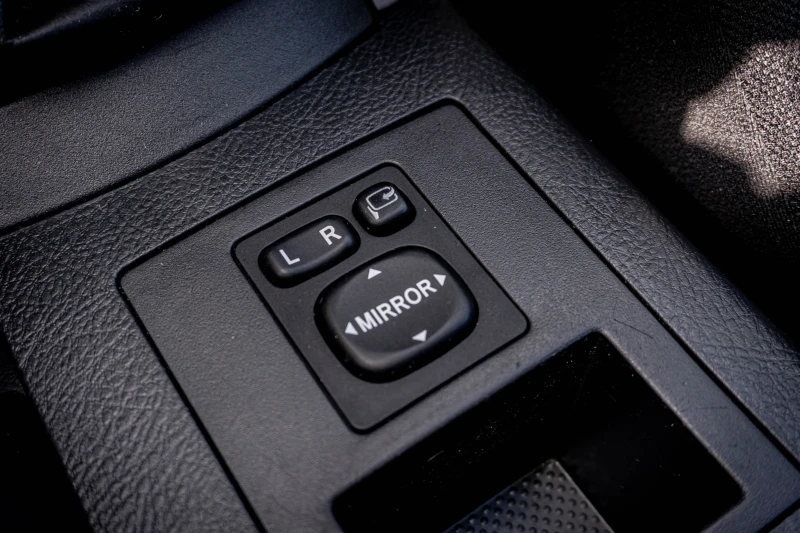 Toyota Rav4 2.2 D-4D 4x4 МНОГО ЗАПАЗЕНА! Безпл. обслужване, снимка 16 - Автомобили и джипове - 53523720