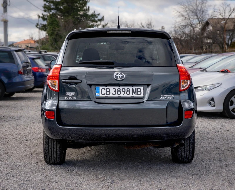 Toyota Rav4 2.2 D-4D 4x4 МНОГО ЗАПАЗЕНА! Безпл. обслужване, снимка 4 - Автомобили и джипове - 53523720