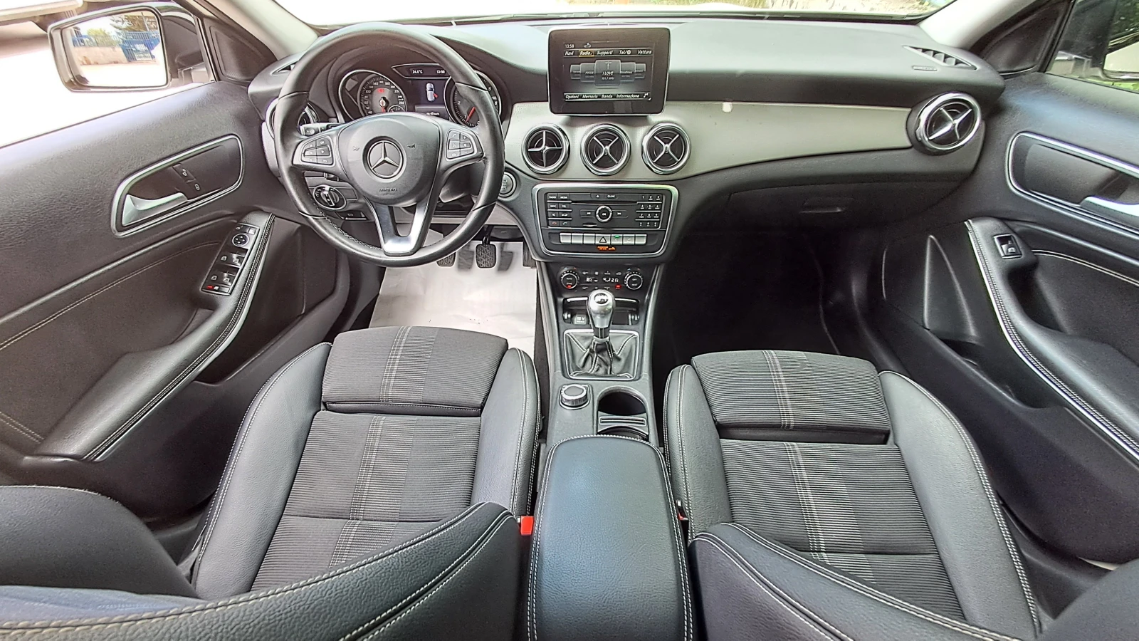 Mercedes-Benz GLA 200 2.2D РЕАЛ КМ ФЕЙС ИЗКЛЮЧИТЕЛН СЕРВ КНИЖ ЛЕД ПАНОРМ, снимка 8 - Автомобили и джипове - 39726706