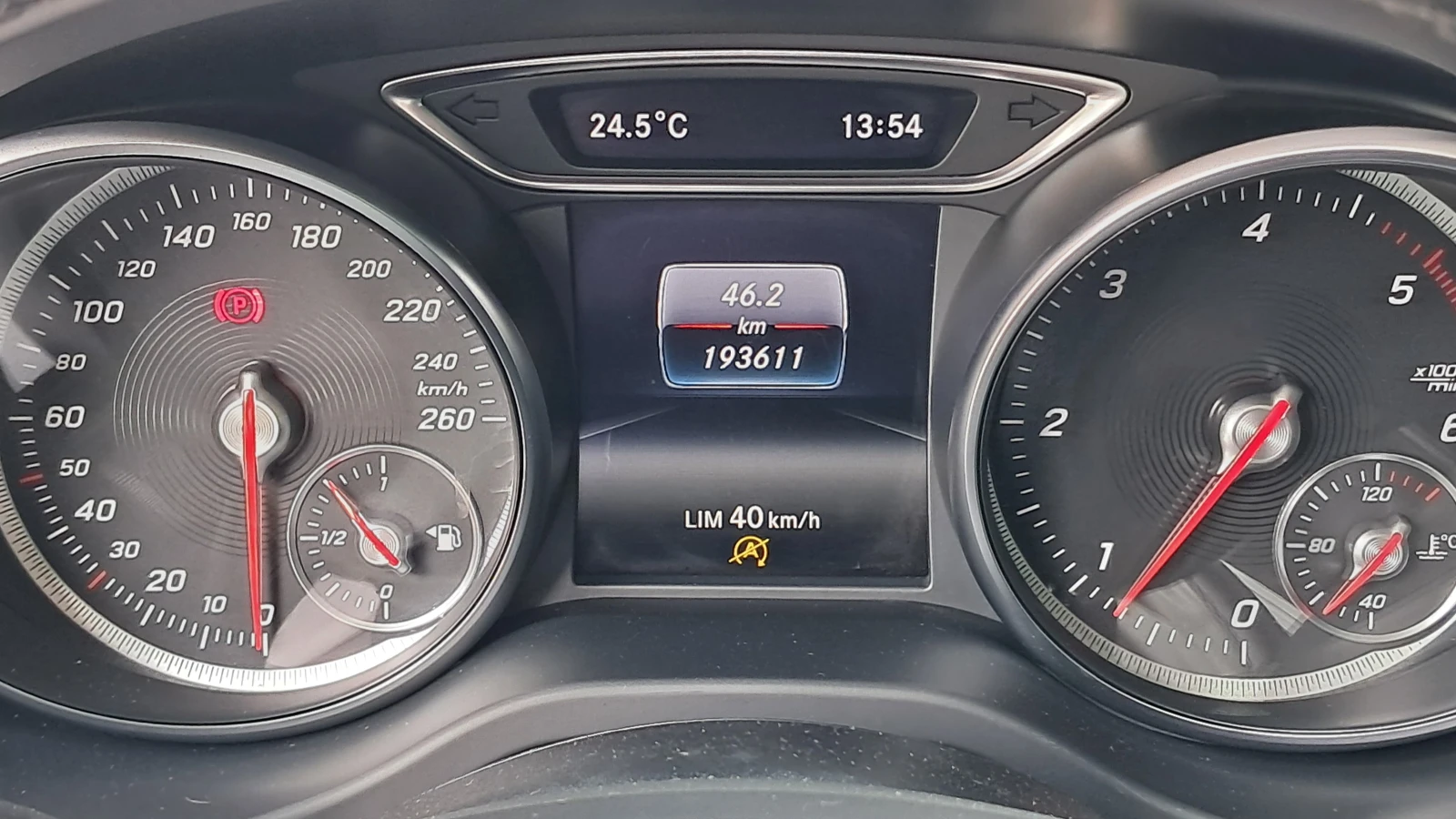 Mercedes-Benz GLA 200 2.2D РЕАЛ КМ ФЕЙС ИЗКЛЮЧИТЕЛН СЕРВ КНИЖ ЛЕД ПАНОРМ, снимка 10 - Автомобили и джипове - 39726706