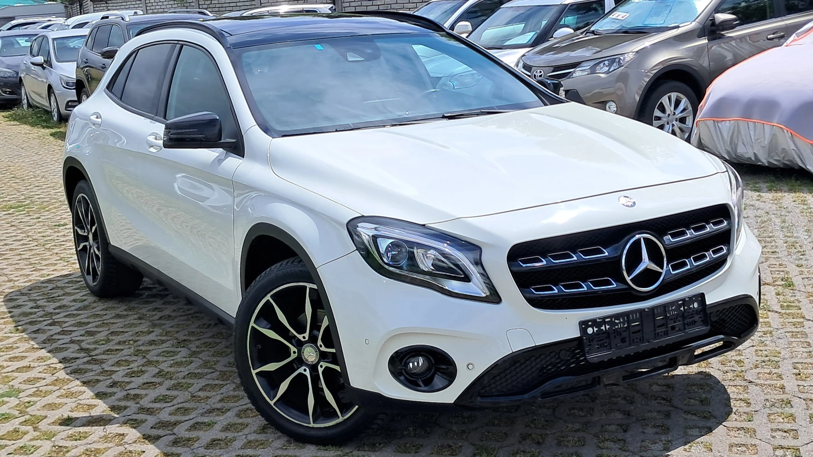 Mercedes-Benz GLA 200 2.2D РЕАЛ КМ ФЕЙС ИЗКЛЮЧИТЕЛН СЕРВ КНИЖ ЛЕД ПАНОРМ, снимка 2 - Автомобили и джипове - 39726706